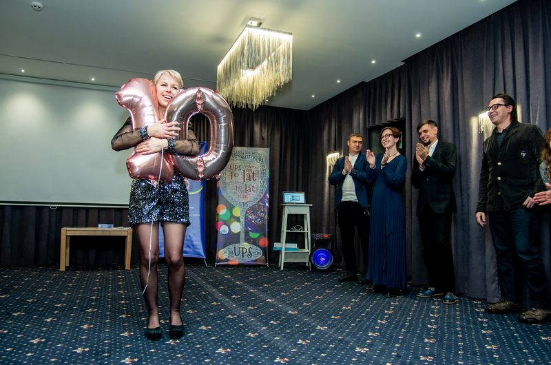 UPS 10 lat 1