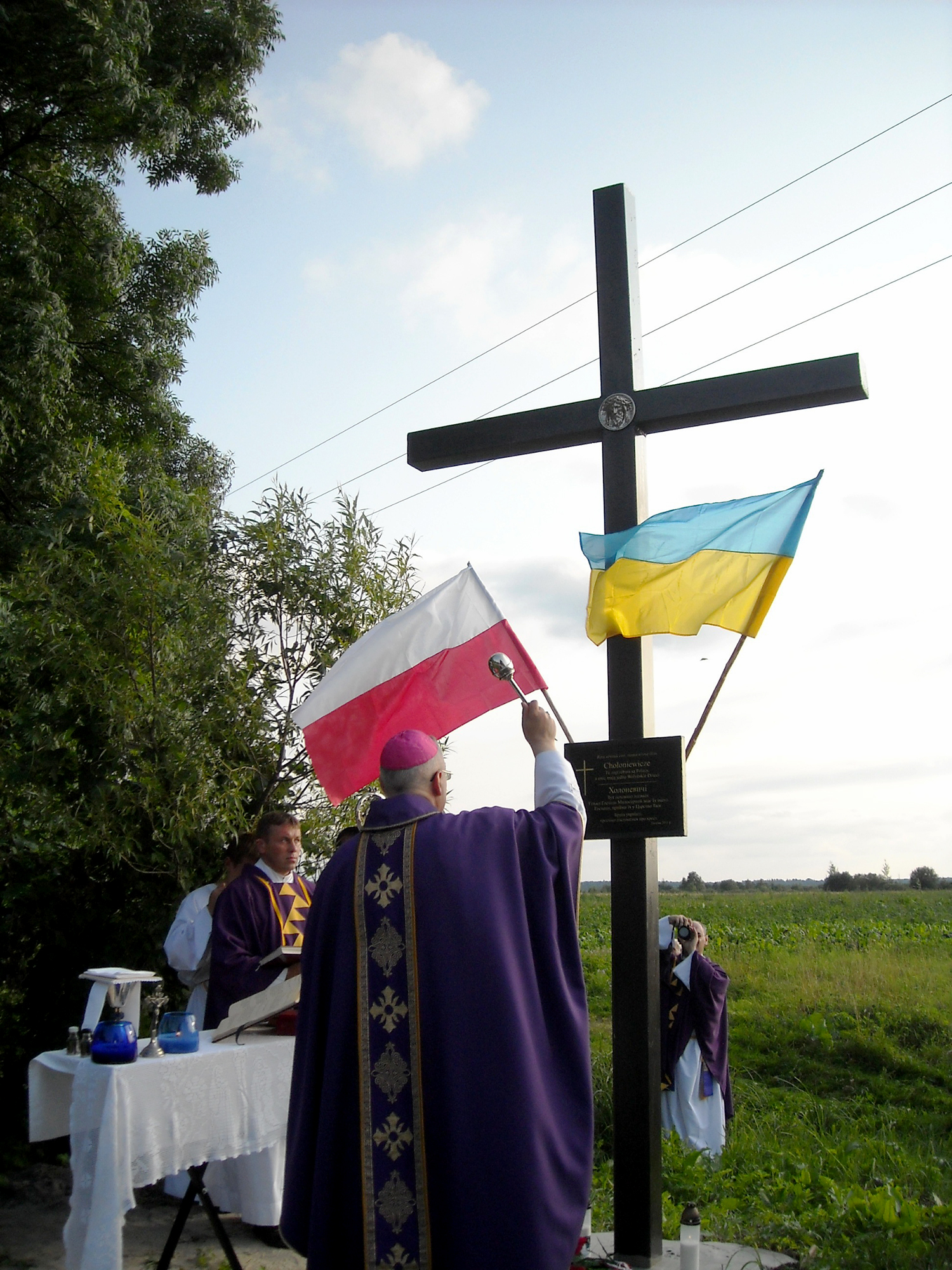 Ксьондз поховав Їх 16 липня 2011 р. Вони чекали на це 68 років.