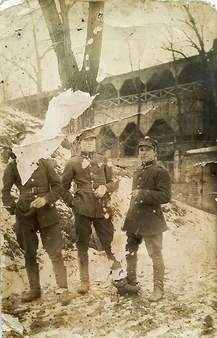 Володимир Бурачинський (посередині).