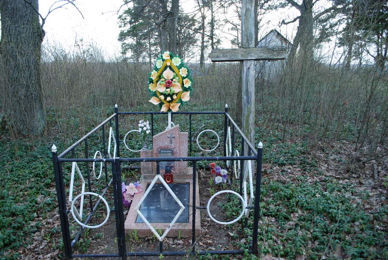 5. Могила Болеслава Наумовича й Ромуальда Сегена, лікаря, офіцера Війська Польського.