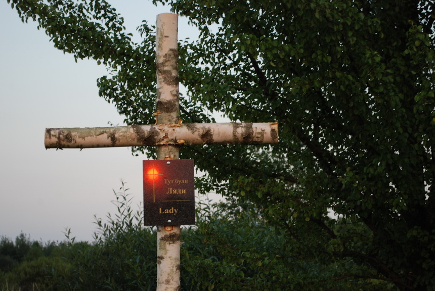 6. Widok krzyża i tablicy.