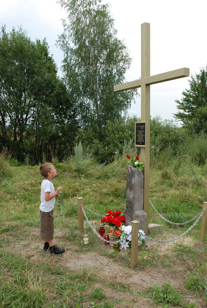 9. Biały krzyż w Siedlisku.