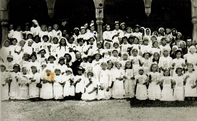 3. Pierwsza Komunia Święta w Hucie Stepańskiej. Czerwiec 1939 r. Zdjęcie udostępniła Stefania Czechowska.